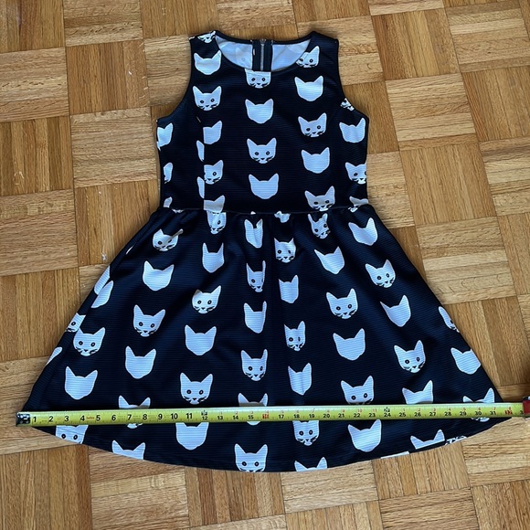 Vintage “kitty cat” print black and white mini dress. Size Medium Made in Spain. - Picture 5 of 9